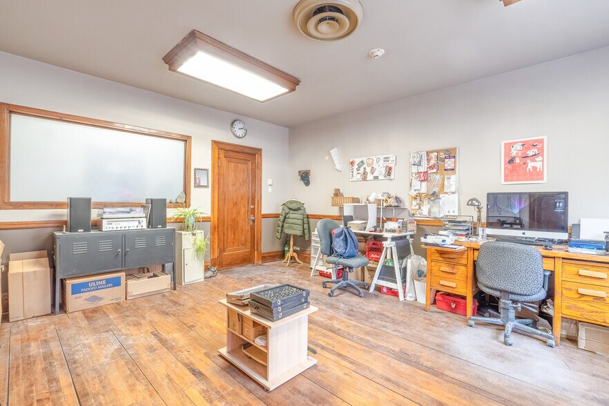 More Photos Of 40-42 Rue Wellington N, Sherbrooke Storefront Retail Office For Sale