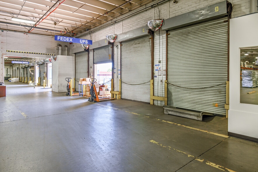 More Photos Of 2925-2931 California St, Torrance Manufacturing For Lease