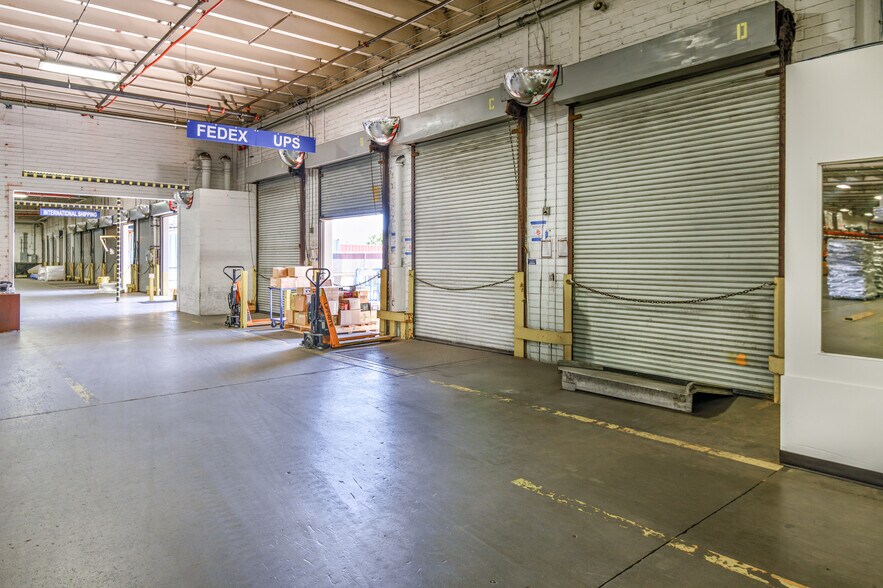 More Photos Of 2925-2931 California St, Torrance Manufacturing For Lease
