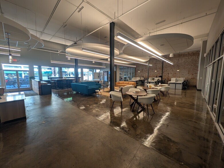 More Photos Of 605 Austin Ave, Waco Storefront Retail Office For Sale
