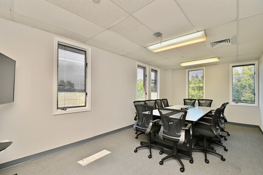 More Photos Of 10903 Indian Head Hwy, Fort Washington Office For Sale