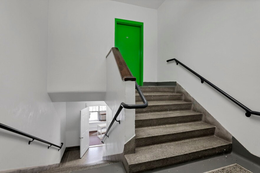 More Photos Of 300 E Auburn Ave, Springfield Office For Sale