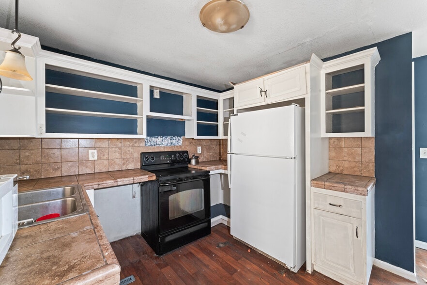 More Photos Of 814 SE Sunnyside School Rd, Blue Springs Warehouse For Sale