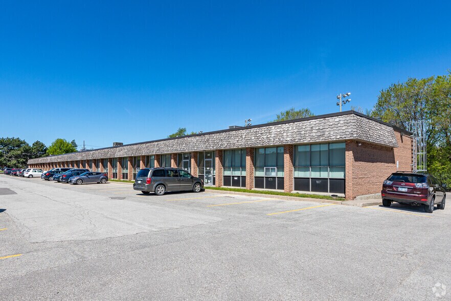 More Photos Of 321-343 Lesmill Rd, Toronto Light Distribution For Lease