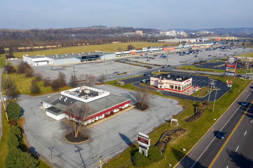 Primary Photo Of 1 N Londonderry Sq, Palmyra Storefront Retail Residential For Lease