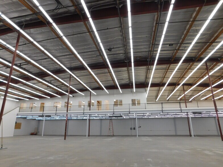 More Photos Of 365 E Jefferson Blvd, Los Angeles Warehouse For Lease