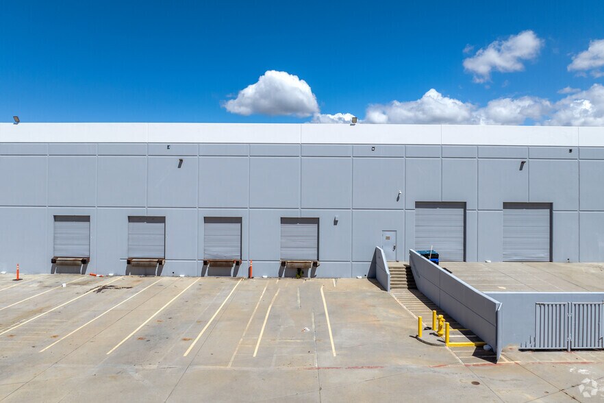 More Photos Of 2611 Business Park Dr, Vista Manufacturing For Lease
