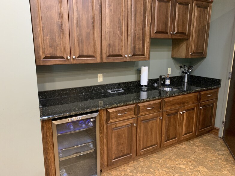 More Photos Of 25 E Nine One Half Mile Rd, Pensacola Office For Lease