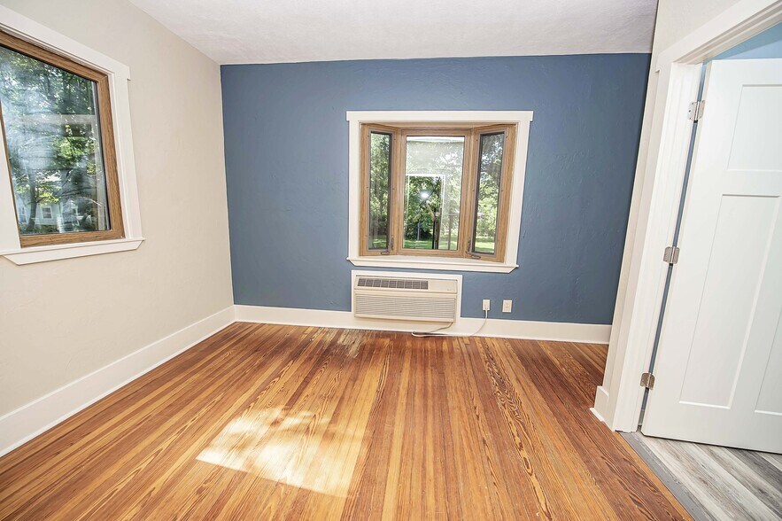 More Photos Of 1348 E Cherry St, Springfield Office For Lease