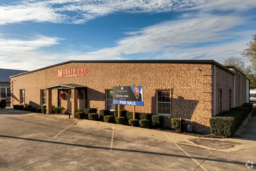 Primary Photo Of 132 W McLeroy Blvd, Saginaw Warehouse For Sale