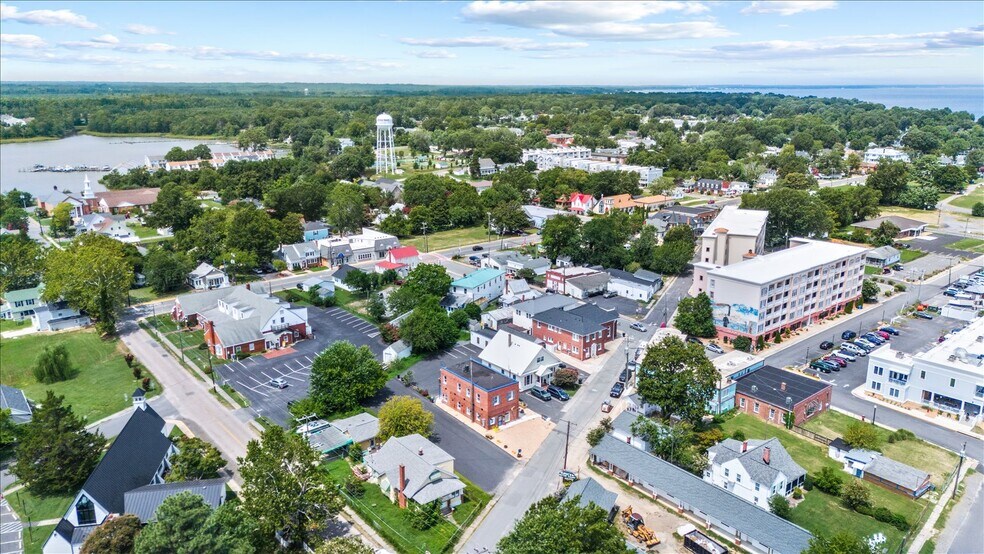 More Photos Of 10 Irving Ave N, Colonial Beach Apartments For Sale