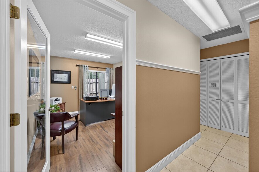 More Photos Of 7 W Main St, Apopka Office For Sale