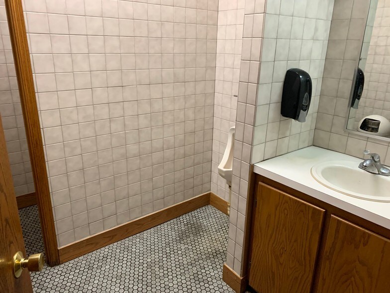 More Photos Of 121 W 1st St, Hershey Restaurant For Sale