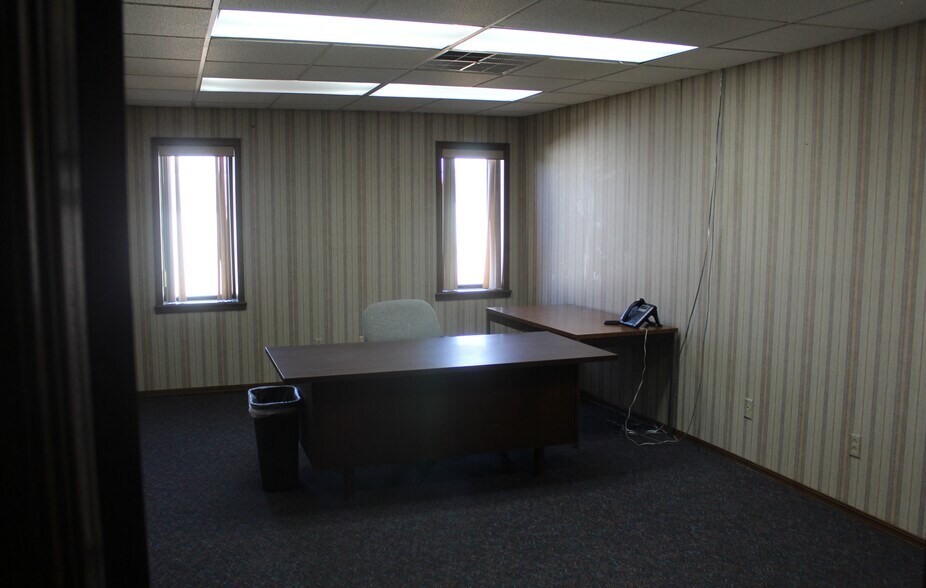 More Photos Of 4310 Oklahoma Ave, Woodward Distribution For Sale