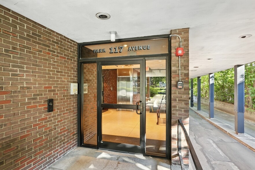 More Photos Of 117 Park Ave, West Springfield Office For Sale