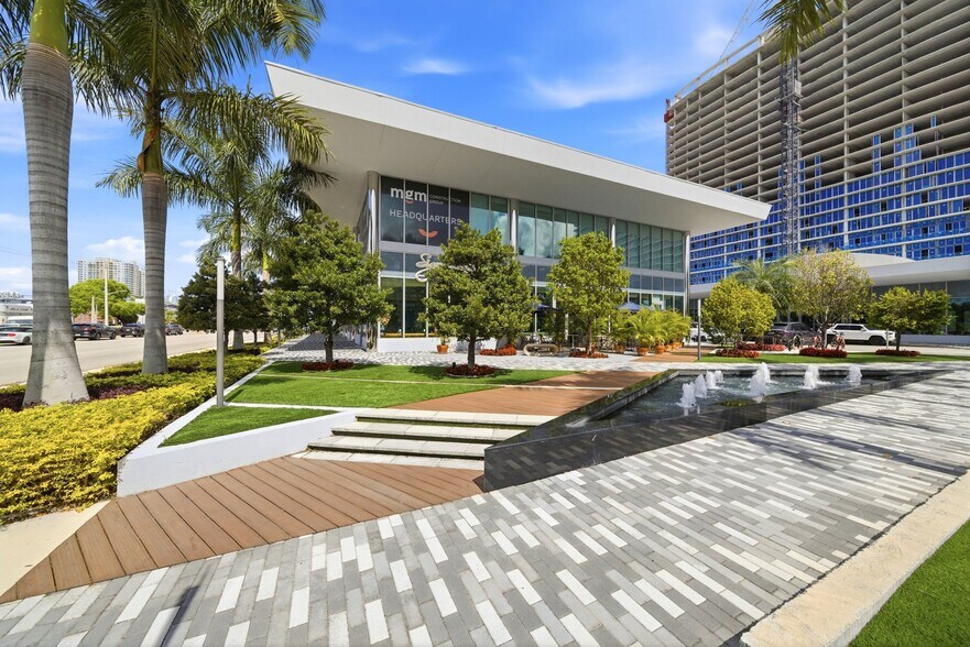 More Photos Of 4 OASIS Hallandale, 1006 E Hallandale Beach, Hallandale Beach Restaurant For Sale