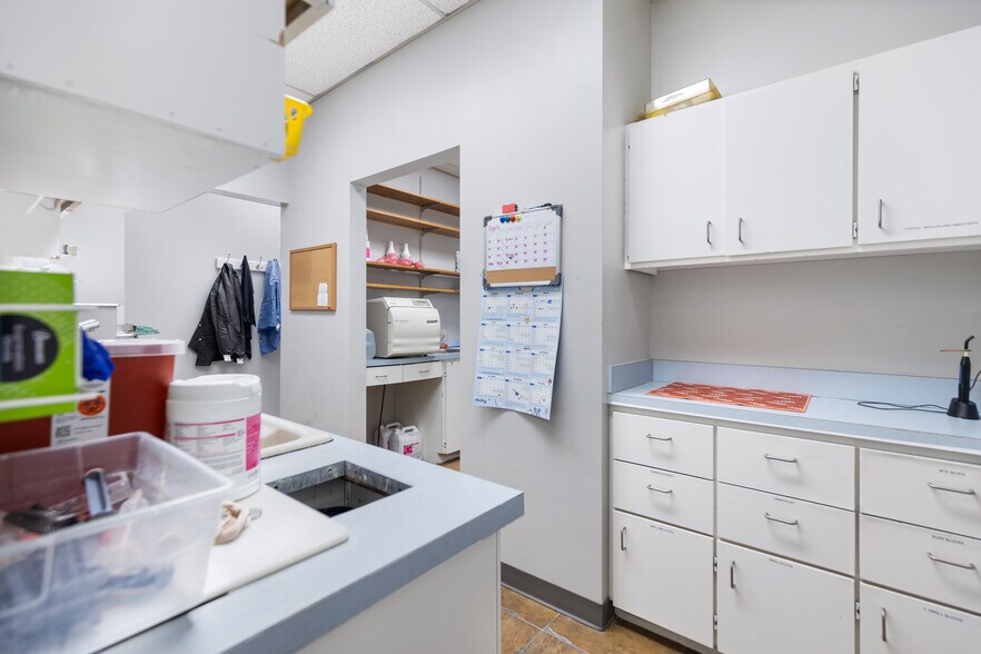 More Photos Of 5676 W Skelly Dr, Tulsa Medical For Sale