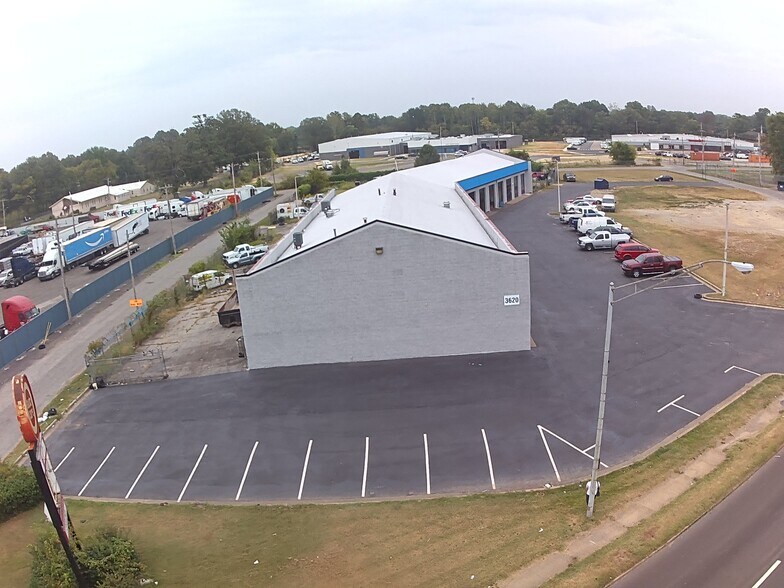 More Photos Of 3620 Lamar Ave, Memphis General Retail For Lease
