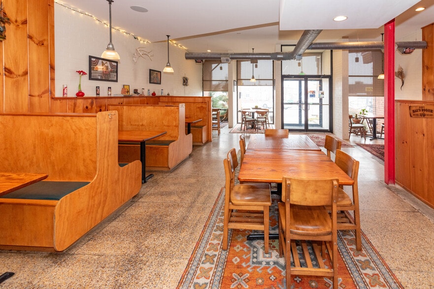 More Photos Of 5800 York Rd, Baltimore Restaurant For Sale