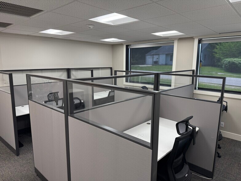 More Photos Of 804 N Front St, McHenry Office For Lease