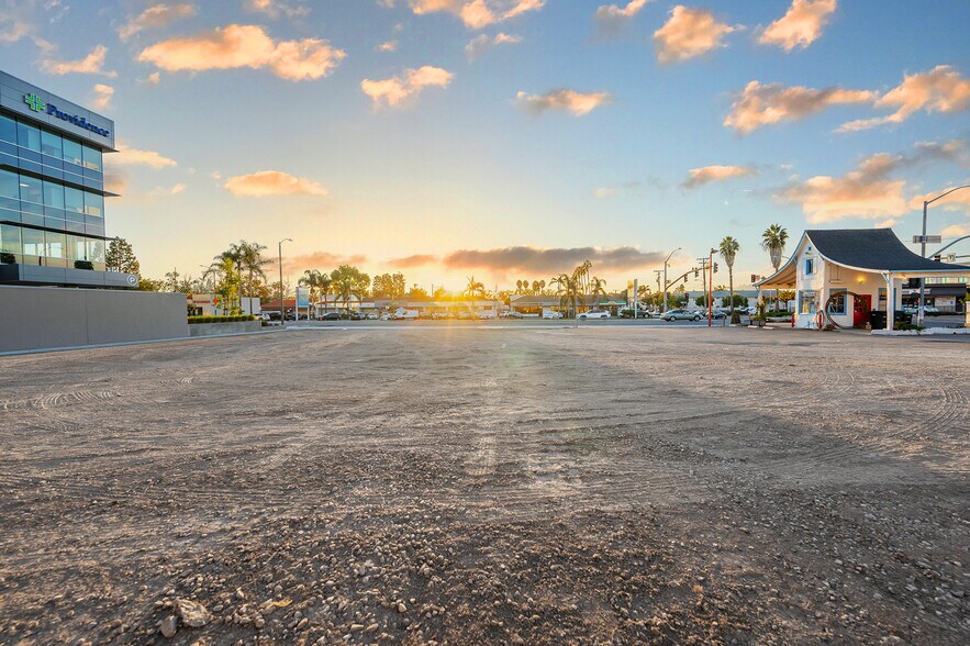 More Photos Of 305 S Main St, Orange Land For Lease