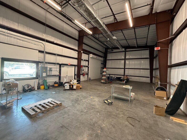 More Photos Of 650 Atlantis Rd, Melbourne Light Distribution For Lease