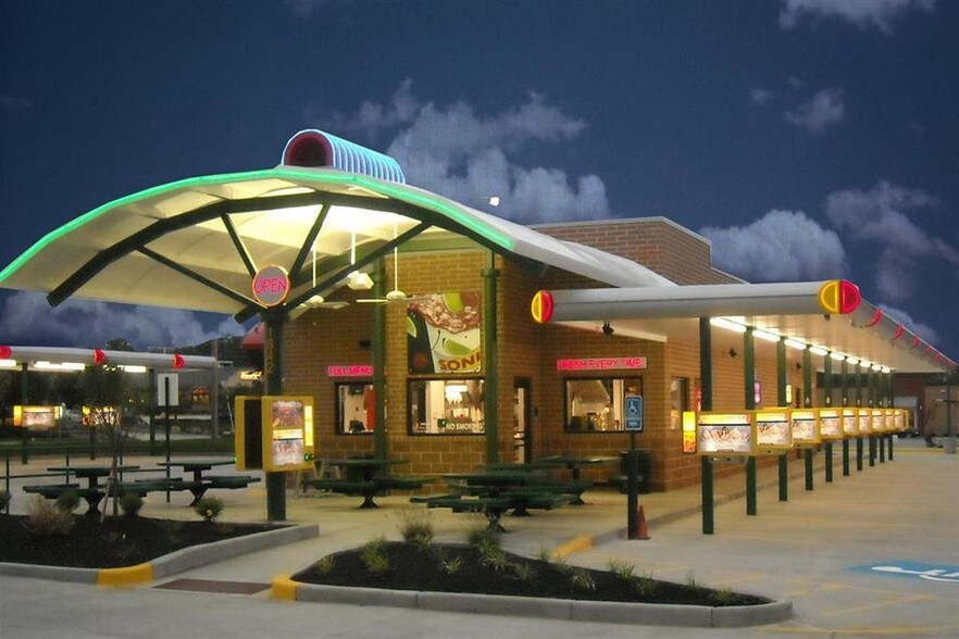 Primary Photo Of 14 Liner Rd, Newburgh Freestanding For Lease