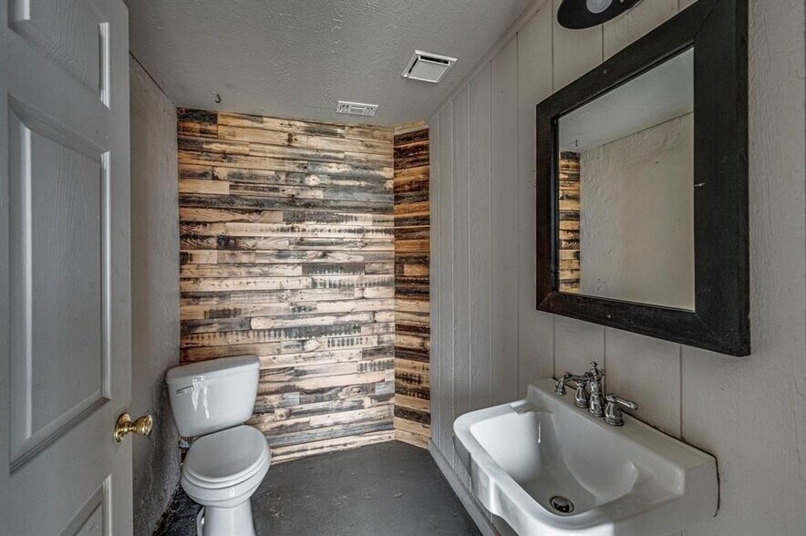 More Photos Of 111 N Main St, Milford Storefront For Sale