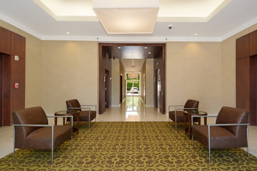 More Photos Of 400 Royal Palm Way, Palm Beach Office For Lease