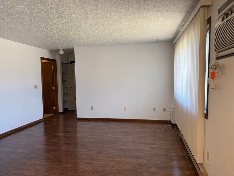 More Photos Of 120-124 E 13th St, Blue Earth Apartments For Sale