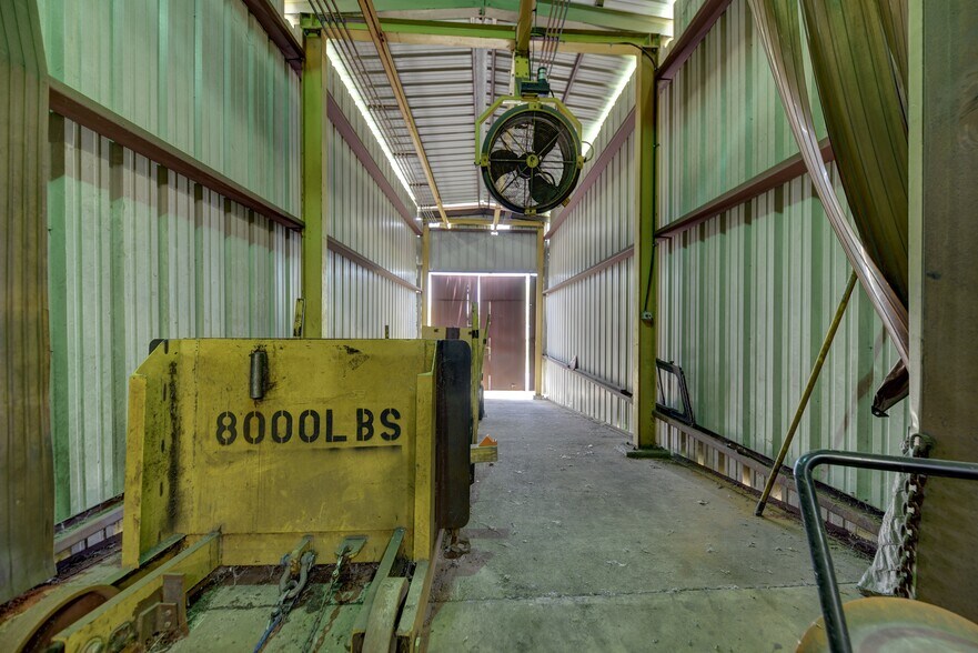 More Photos Of 1901 Longwood Dr, Brenham Manufacturing For Sale