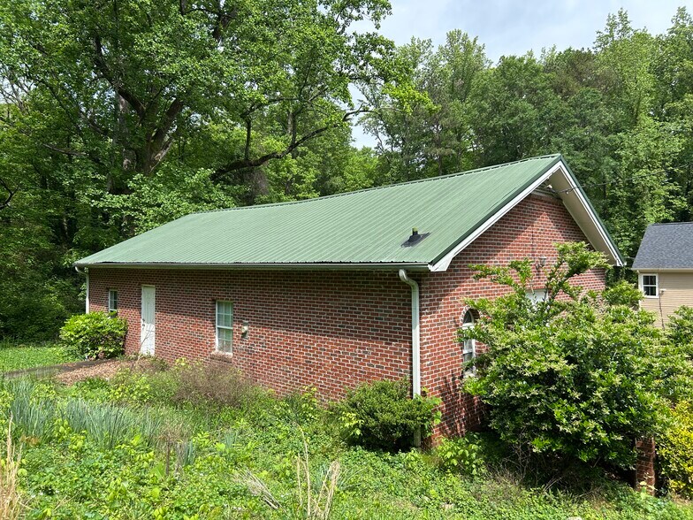 More Photos Of 133 2nd NW St, Atlanta Religious Facility For Lease