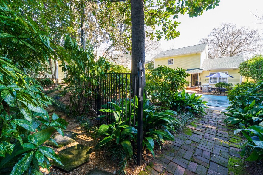 More Photos Of 132 E College St, Griffin Hospitality For Sale