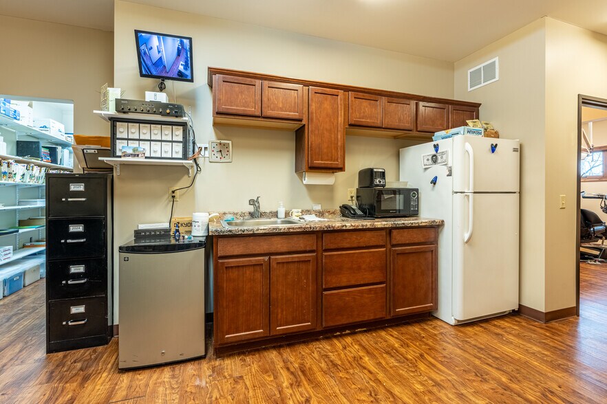 More Photos Of 1107 S Mulford Rd, Rockford Office For Sale