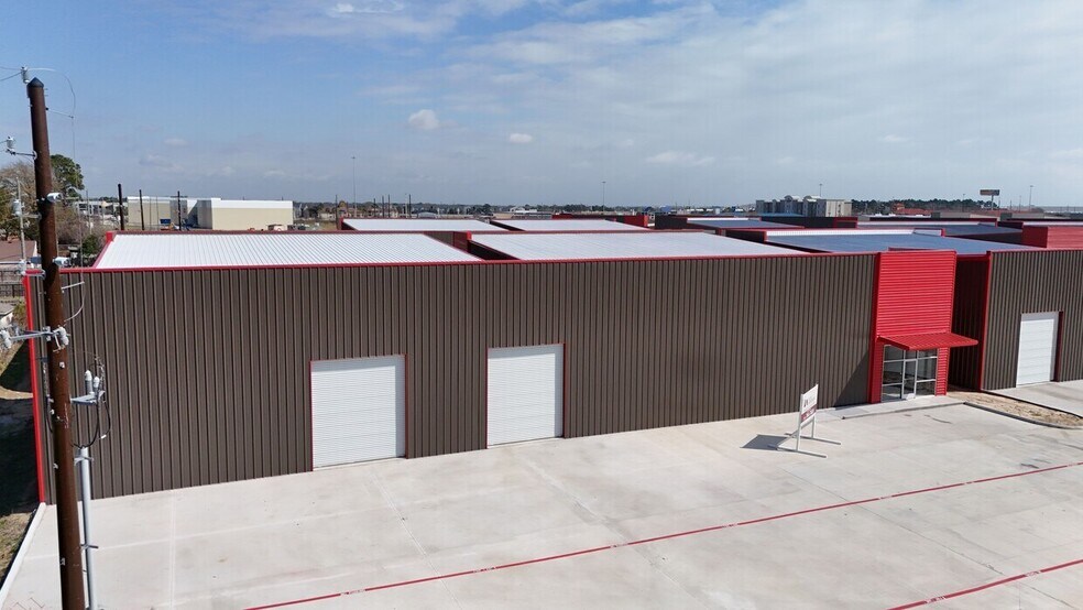 More Photos Of 16313 North Fwy 28, Houston Warehouse For Lease