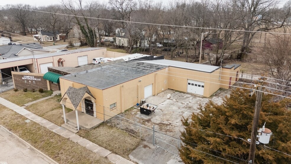 More Photos Of 219 & 303 W Chase st, Springfield Light Distribution For Lease
