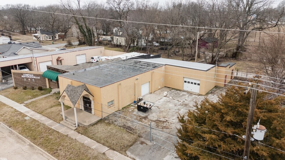 More Photos Of 219 & 303 W Chase st, Springfield Light Distribution For Lease