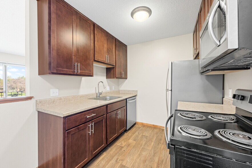 More Photos Of 371 Old Highway 8 SW, New Brighton Apartments For Sale