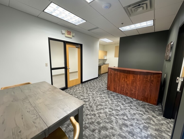 More Photos Of 3555 Willow Lake Blvd, Vadnais Heights Office For Lease