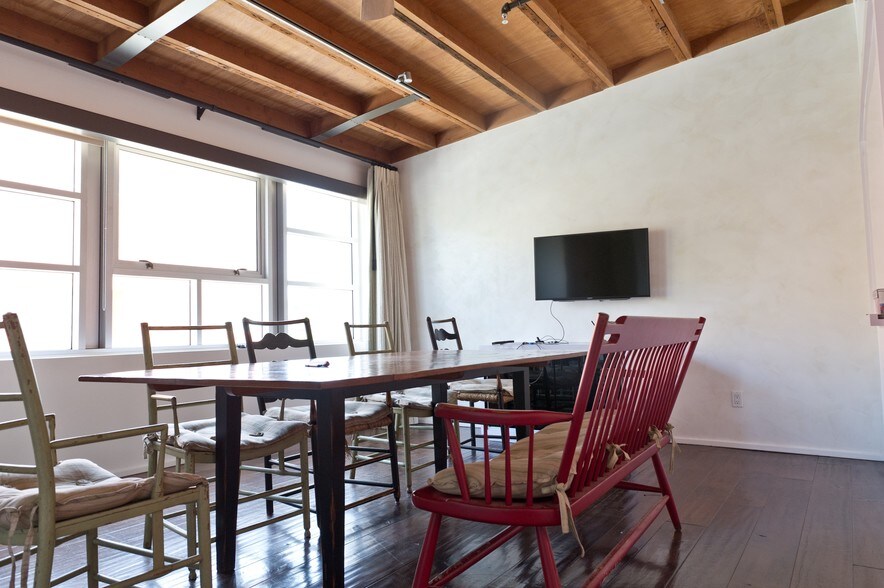 More Photos Of 2100 Abbot Kinney Blvd, Venice Office For Lease