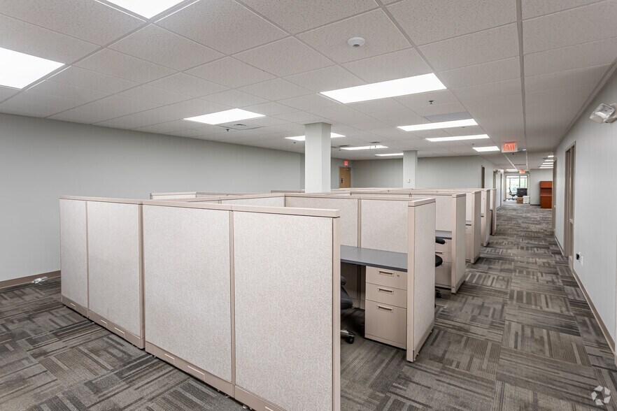 More Photos Of 936 Silas Deane Hwy, Wethersfield Office For Lease