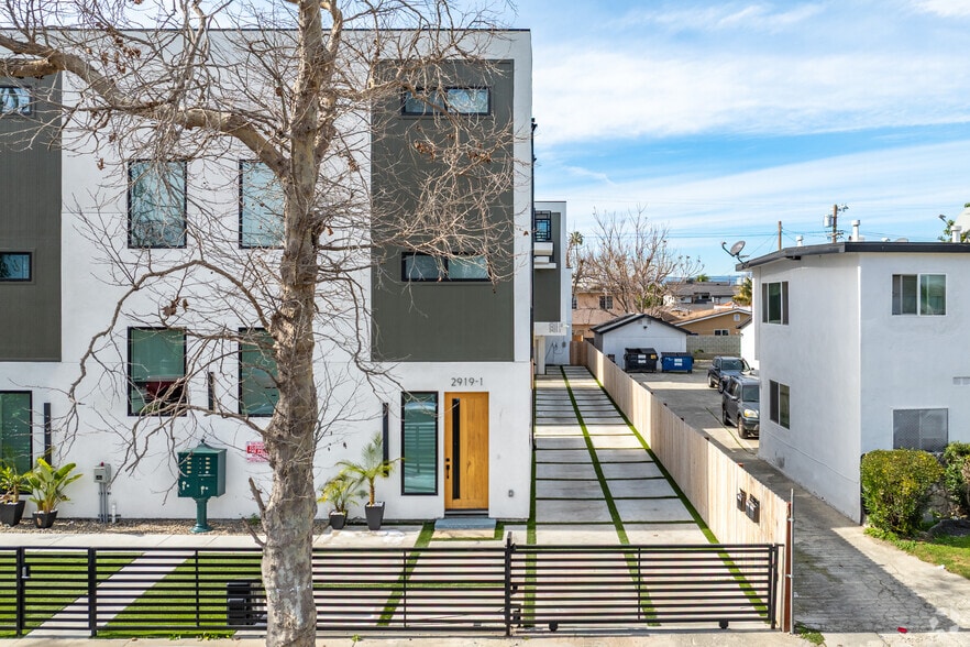 More Photos Of 2921 S Burnside Ave, Los Angeles Apartments For Sale