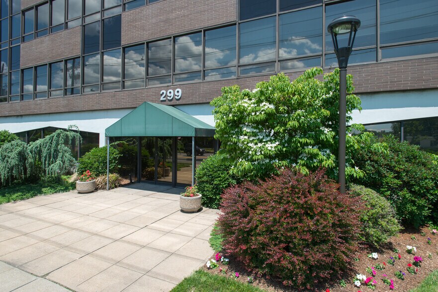 More Photos Of 299 Market St, Saddle Brook Office For Lease