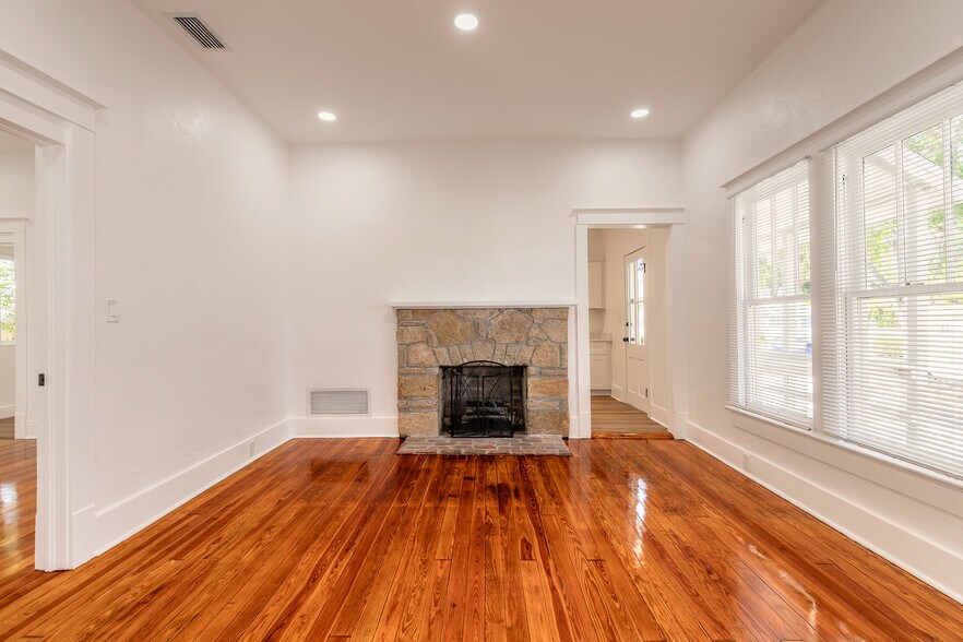 More Photos Of 306 Washington St, New Smyrna Beach Medical For Sale