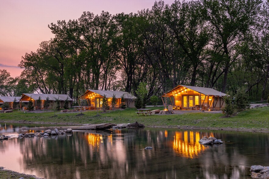 More Photos Of 1583 Spring Bay Rd, Spring Bay Hotel For Sale