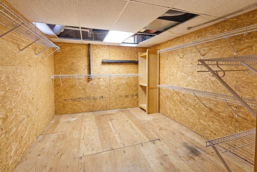 More Photos Of 801 Hughes Dr, Hamilton Office Residential For Sale