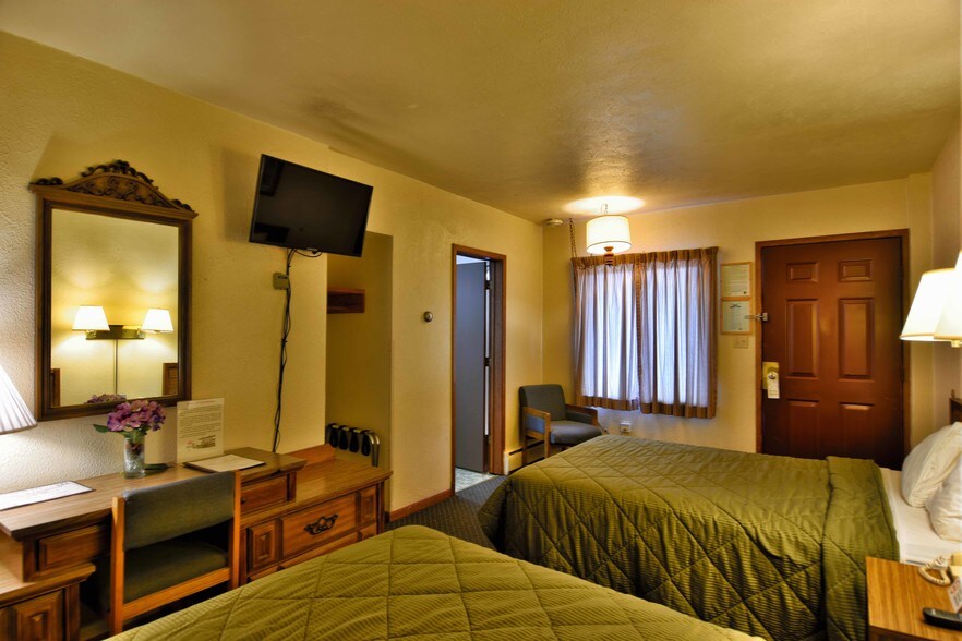 More Photos Of 100 Silver St, Hurley Hotel For Sale
