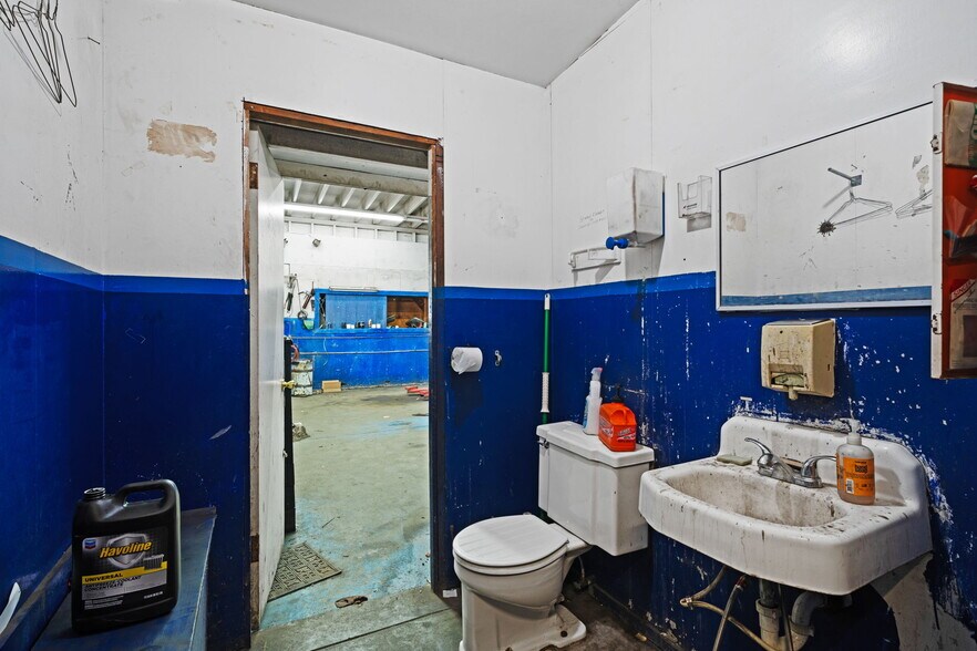More Photos Of 18781 N Highway 1, Fort Bragg Flex For Sale