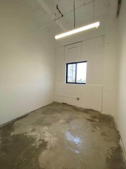 More Photos Of 901 E 31st St, Los Angeles Manufacturing For Lease