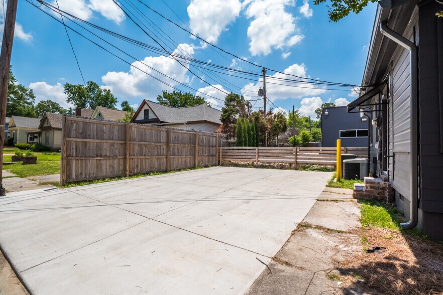 More Photos Of 574 S Cooper St, Memphis Office For Lease